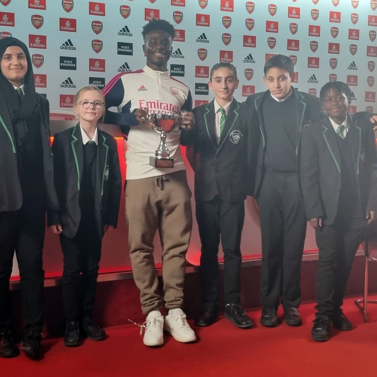 Greenford High School Greenford students quiz Bukayo Saka!